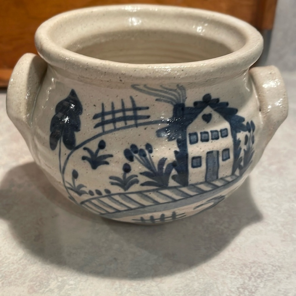 Vintage Mahon bowl/crock